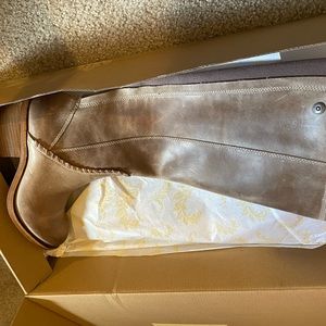 Sofft women’s leather high shaft, boots never worn size 7 new in box